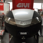 (GIVI) 기비 (모노키-Made in Italy) V40-유광화이트커버/유광블랙커버 (40리터) - 탑박스 (공구통,리어백)